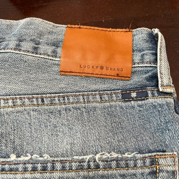 Lucky Brand Jeans Denim 410 Athletic Fit Distressed Size 33x32 Medium Wash - Picture 4 of 12